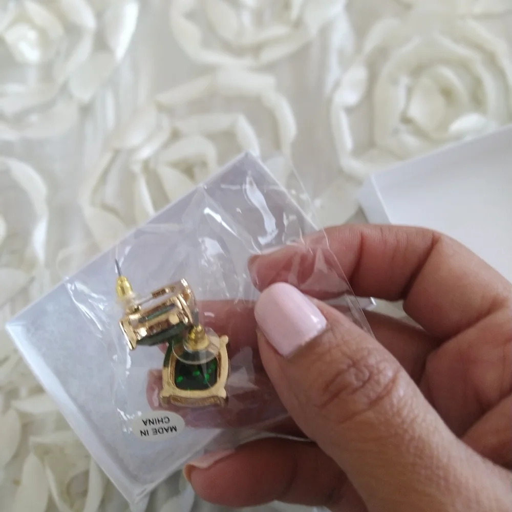 New square stud earrings - Picture 9 of 12